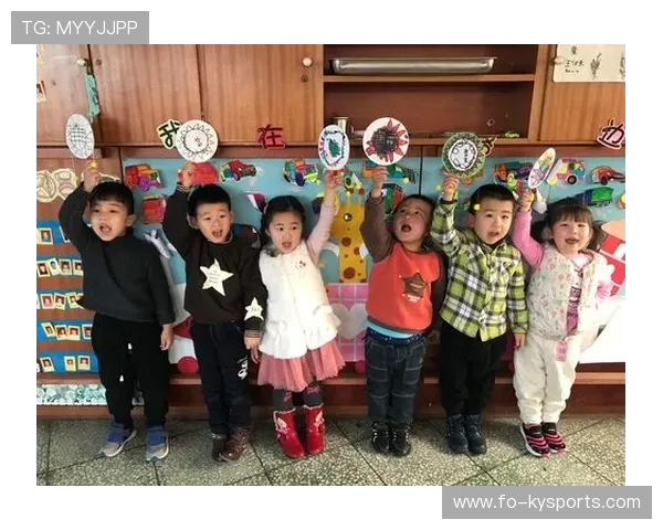 球员进球后从短裤里掏出拨浪鼓,摇着鼓唱起儿歌全场跟着唱 球员进球后从短裤里掏出拨浪鼓,摇着鼓唱起儿歌全场跟着唱